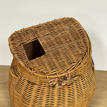 Load image into Gallery viewer, Vintage Fisherman Basket w/ Antler Closure - 17"t